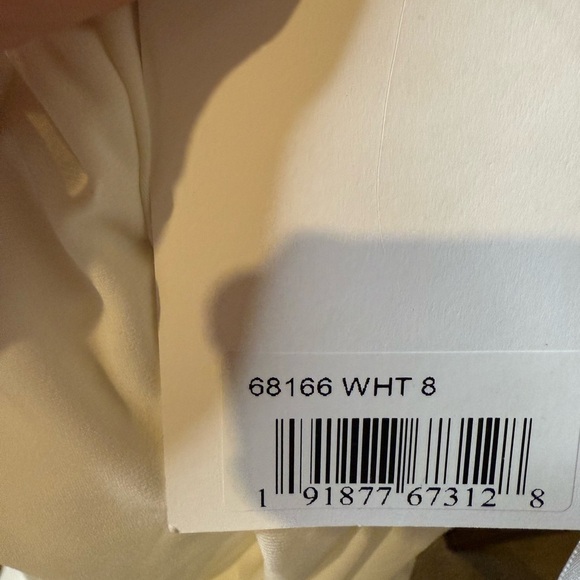 Mac Duggal 68166 Size 8 White Sequin Criss Cross Bodice Gown - Picture 9 of 9